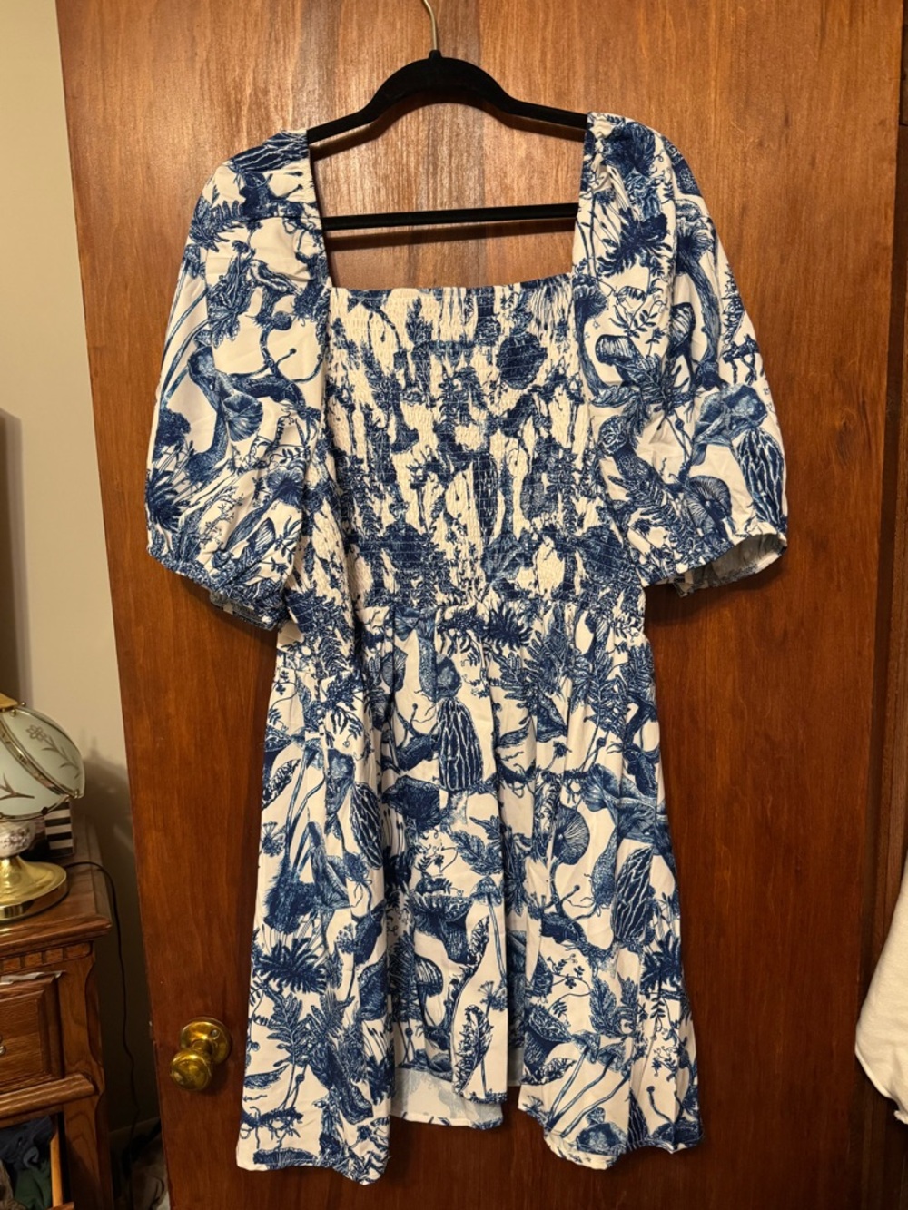 Women’s Plus Size Blue and White Floral Puff Sleeve Dress - Size 4X - Picture 4 of 6